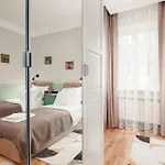 Brand New 2 Bdr Luxury Apartment In Top Centre