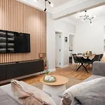 Brand New 2 Bdr Luxury Apartment In Top Centre