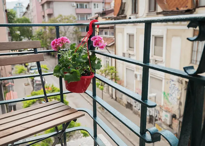 Brand New 2 Bdr Luxury Apartment In Top Centre