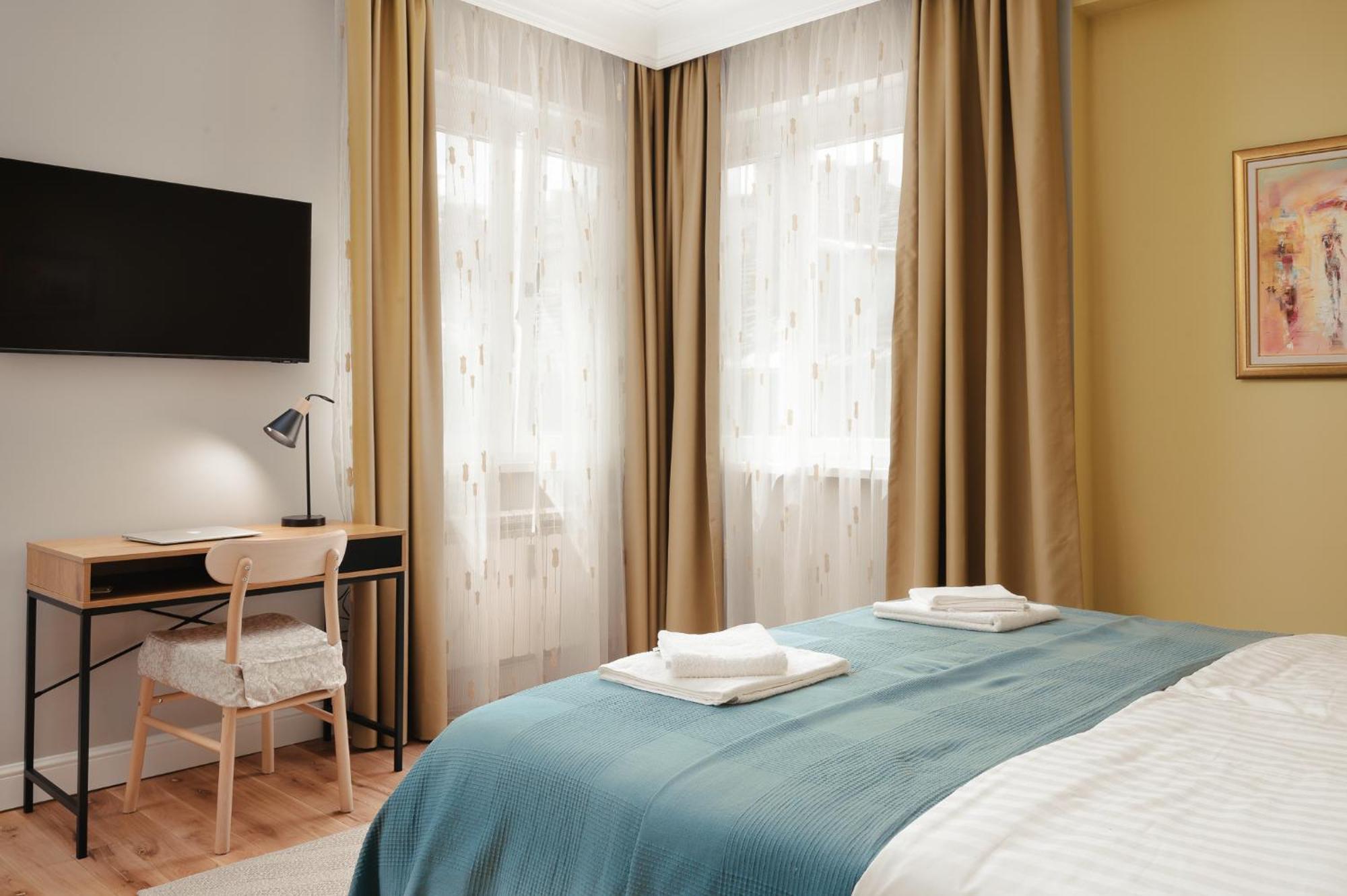 Brand New 2 Bdr Luxury In Centre *