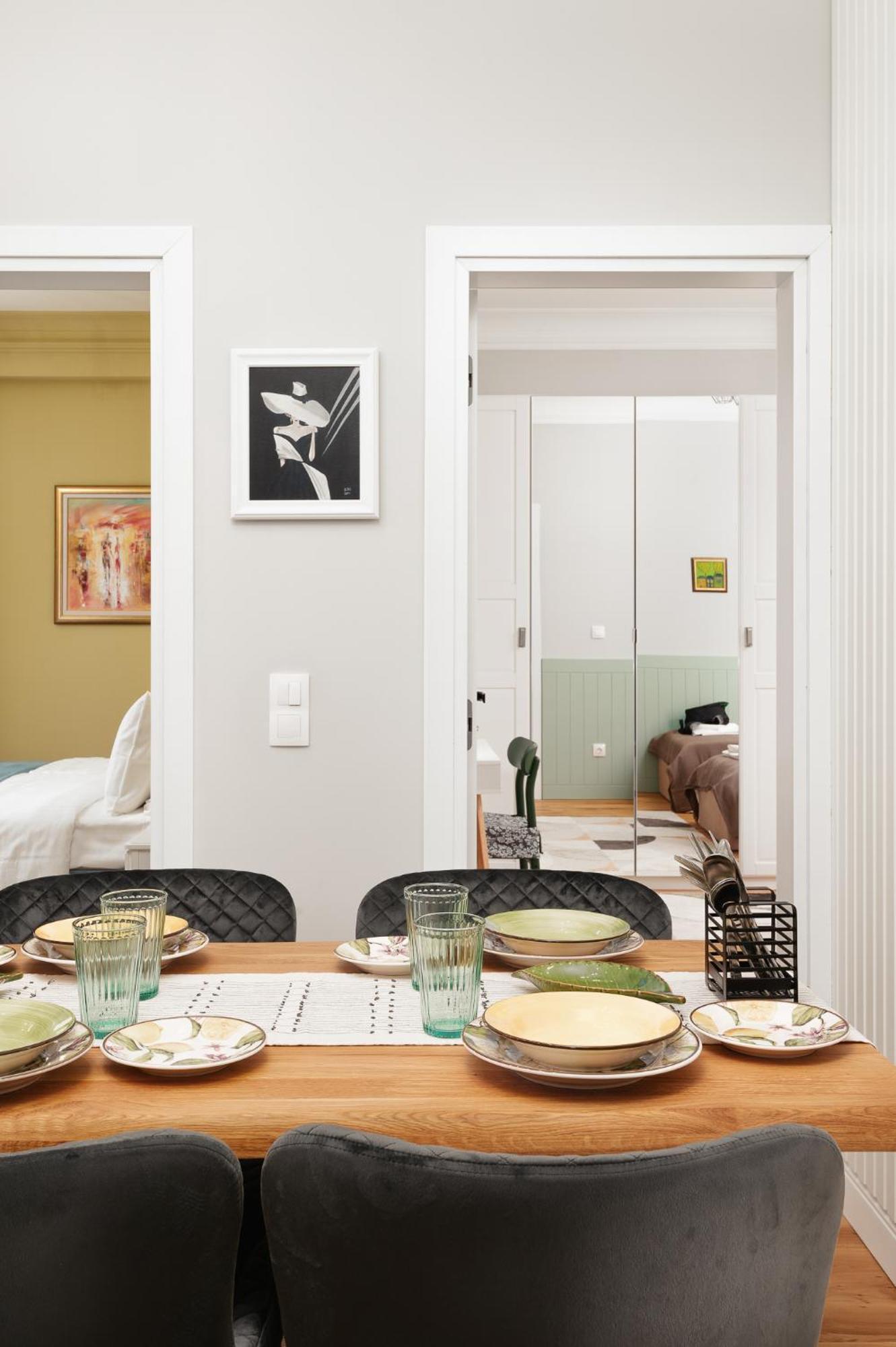 Brand New 2 Bdr Luxury In Centre Apartment