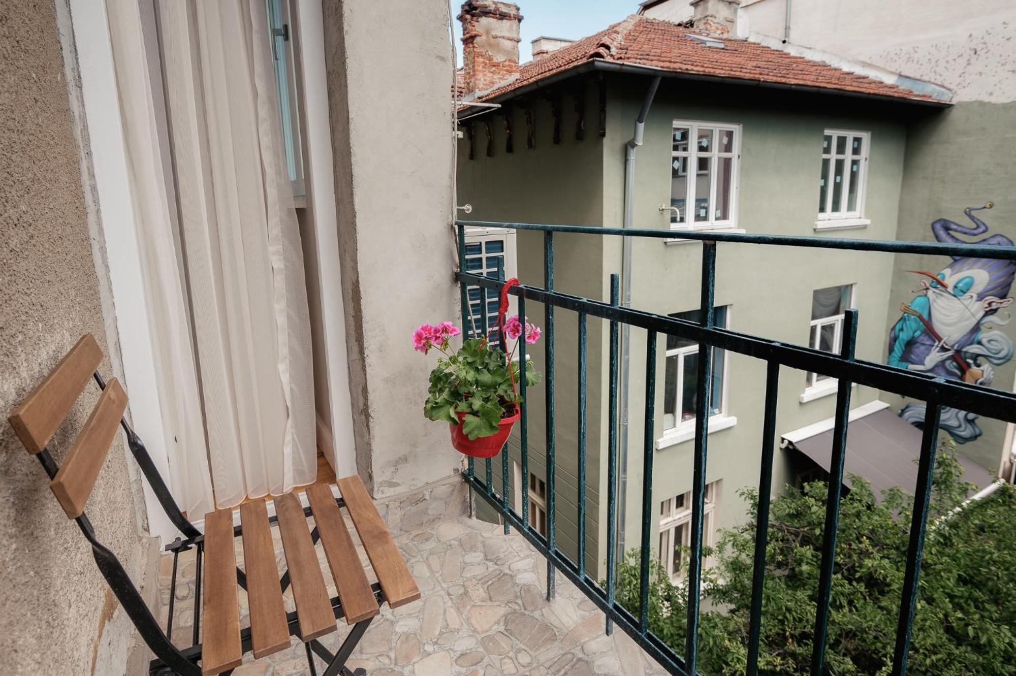 Apartment Brand New 2 Bdr Luxury In Centre *