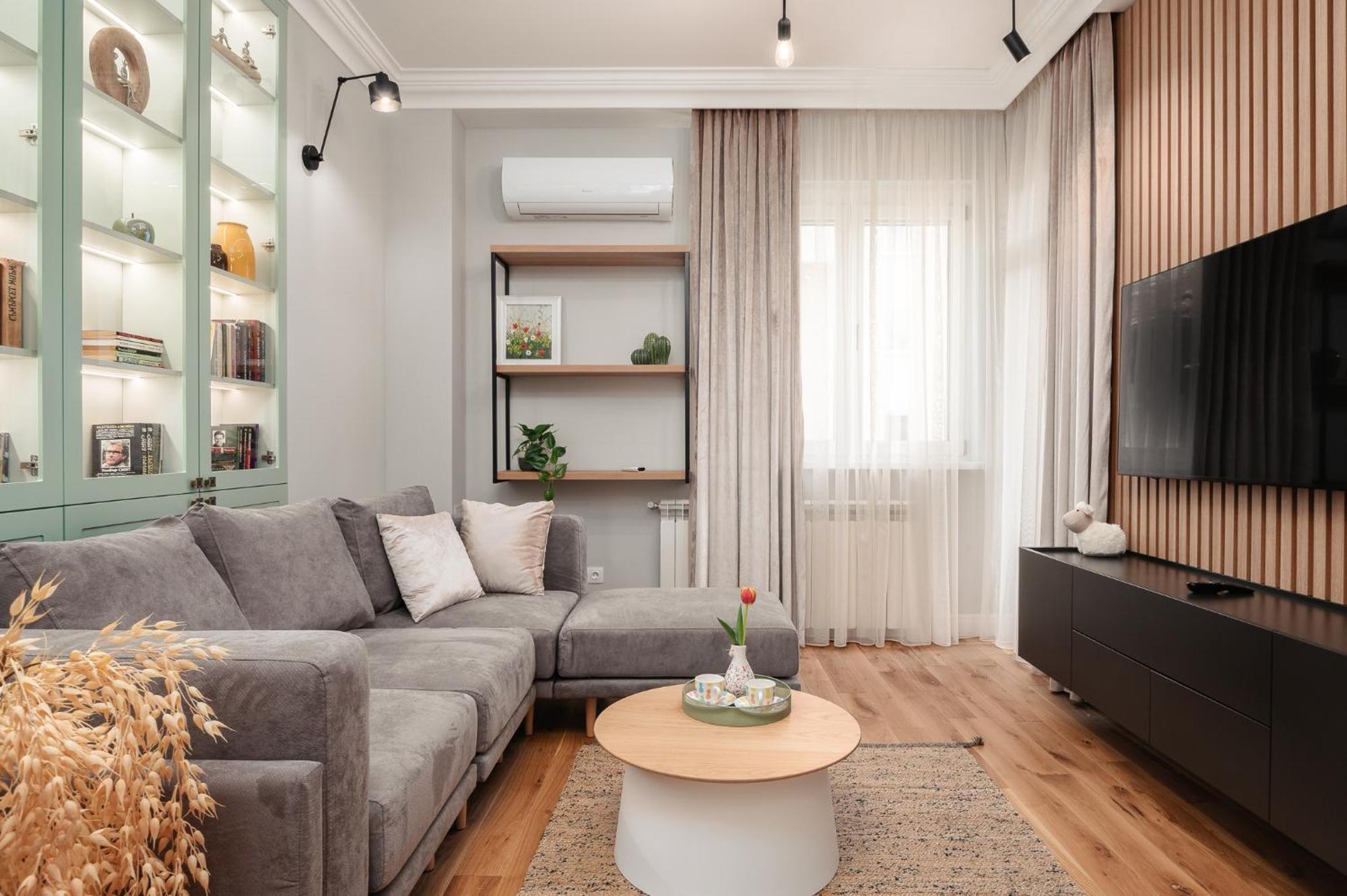 Brand New 2 Bdr Luxury In Centre Apartment