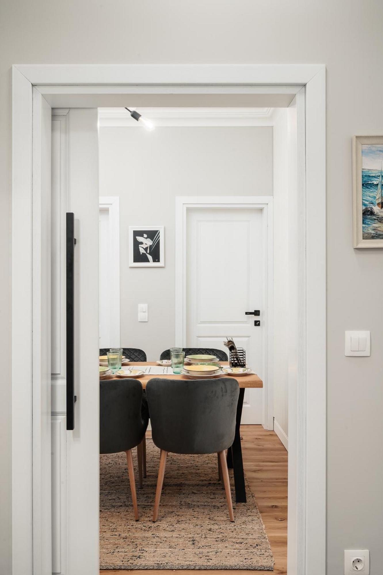 Brand New 2 Bdr Luxury In Centre Apartment