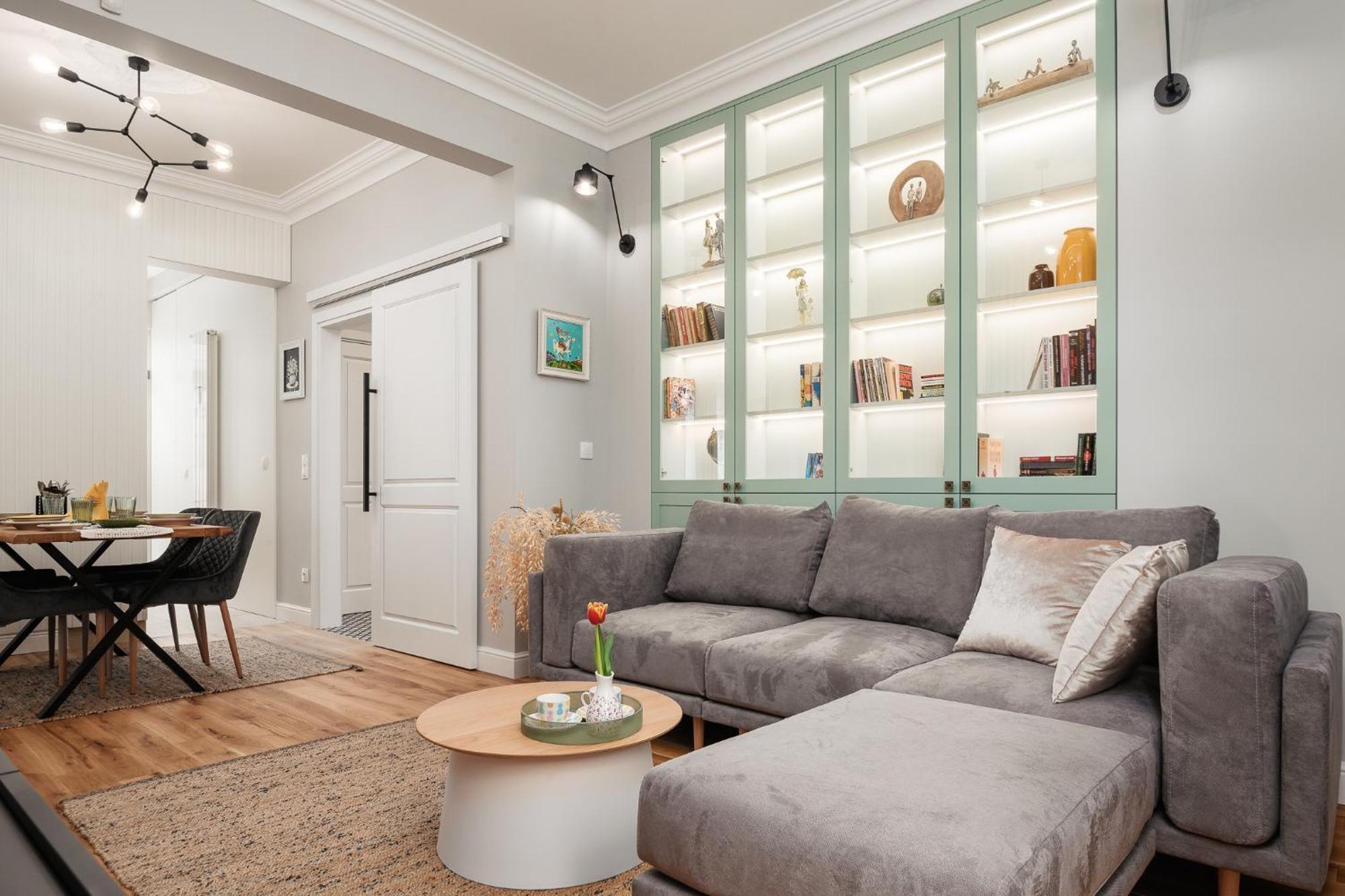 Brand New 2 Bdr Luxury In Centre *